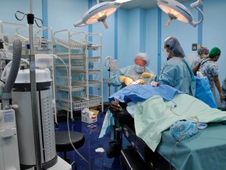 cost-saving payroll and bookkeeping for beverly hills plastic&nbsp;surgeon.