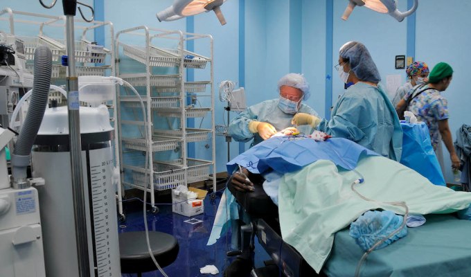 cost-saving payroll and bookkeeping for beverly hills plastic&nbsp;surgeon.